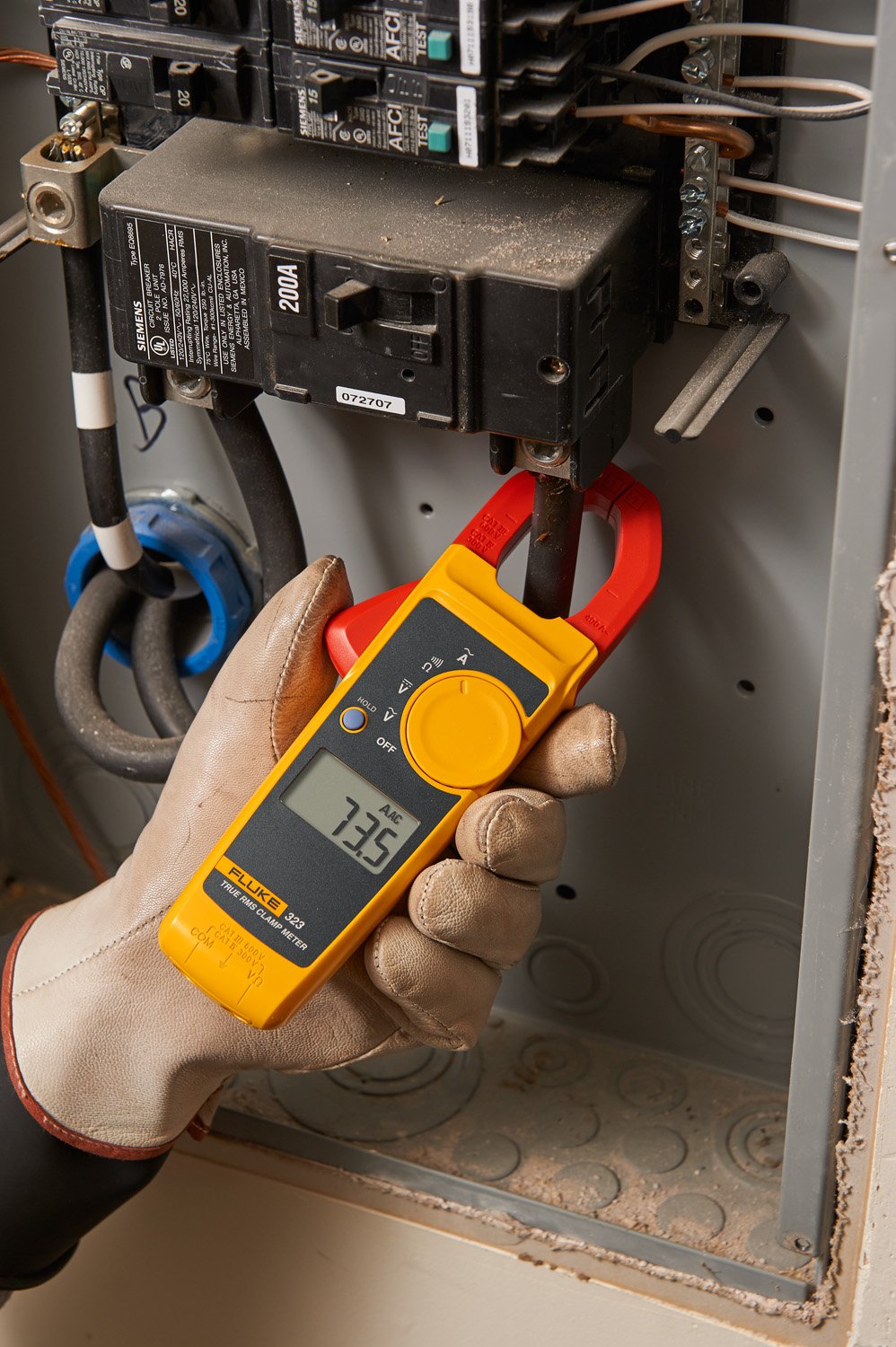 Clamp Meter, Measures AC Current to 400 A, AC/DC Voltage to 600 V, Resistance and Continuity, with Soft Carrying Case H74022