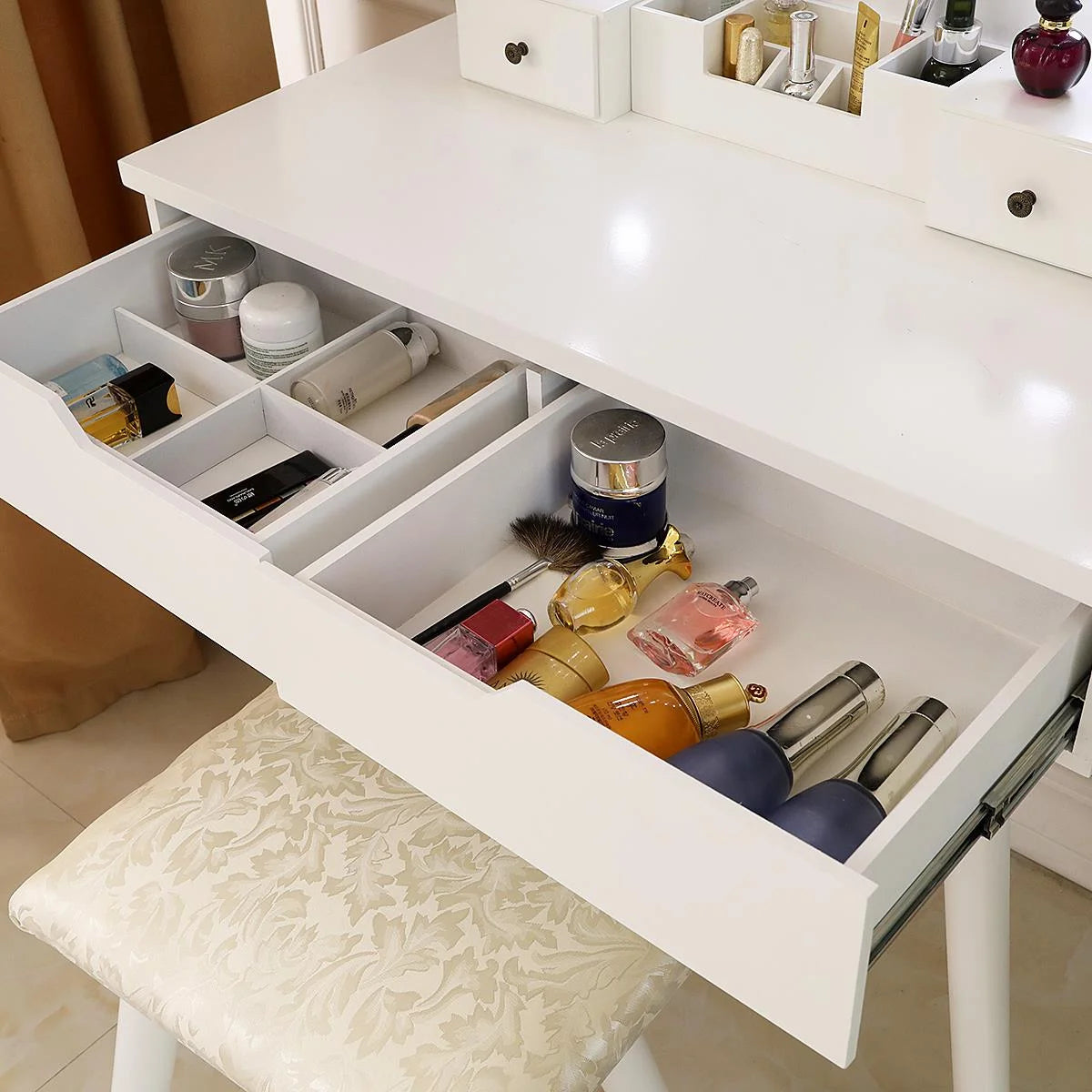 White Round Makeup Vanity Table with Lighted Mirror and Cushioned Stool B69179