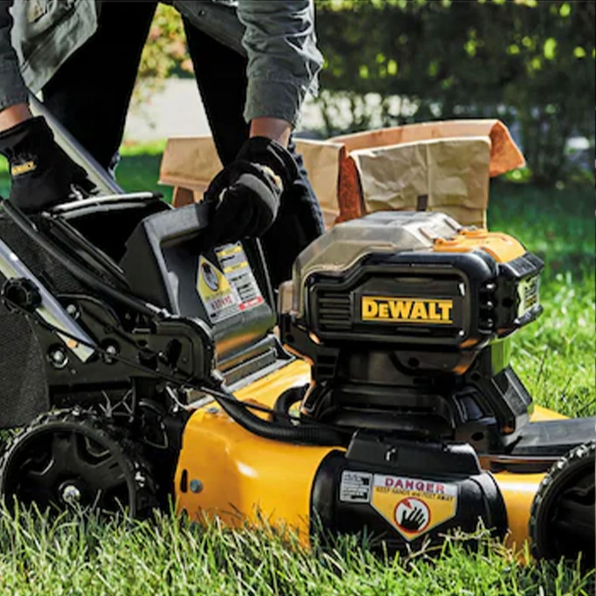 20V MAX Self Propelled 21.5 Inch Brushless Lawn Mower R68237