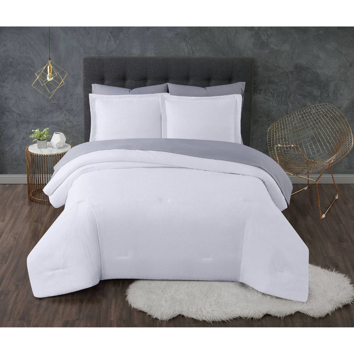 7 Piece Queen White Bed in A Bag D724802